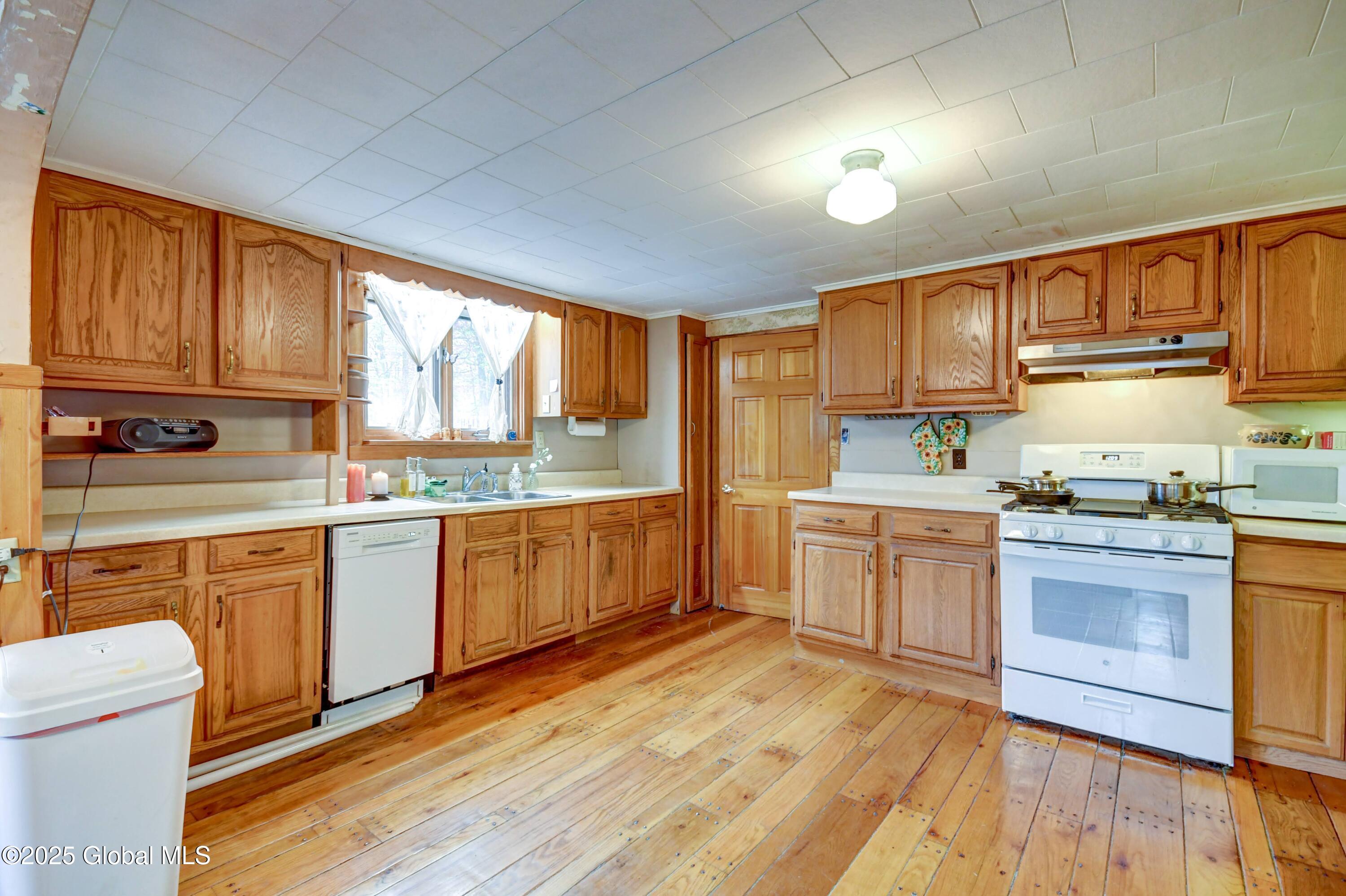 19 Maple Street, Broadalbin, New York image 4