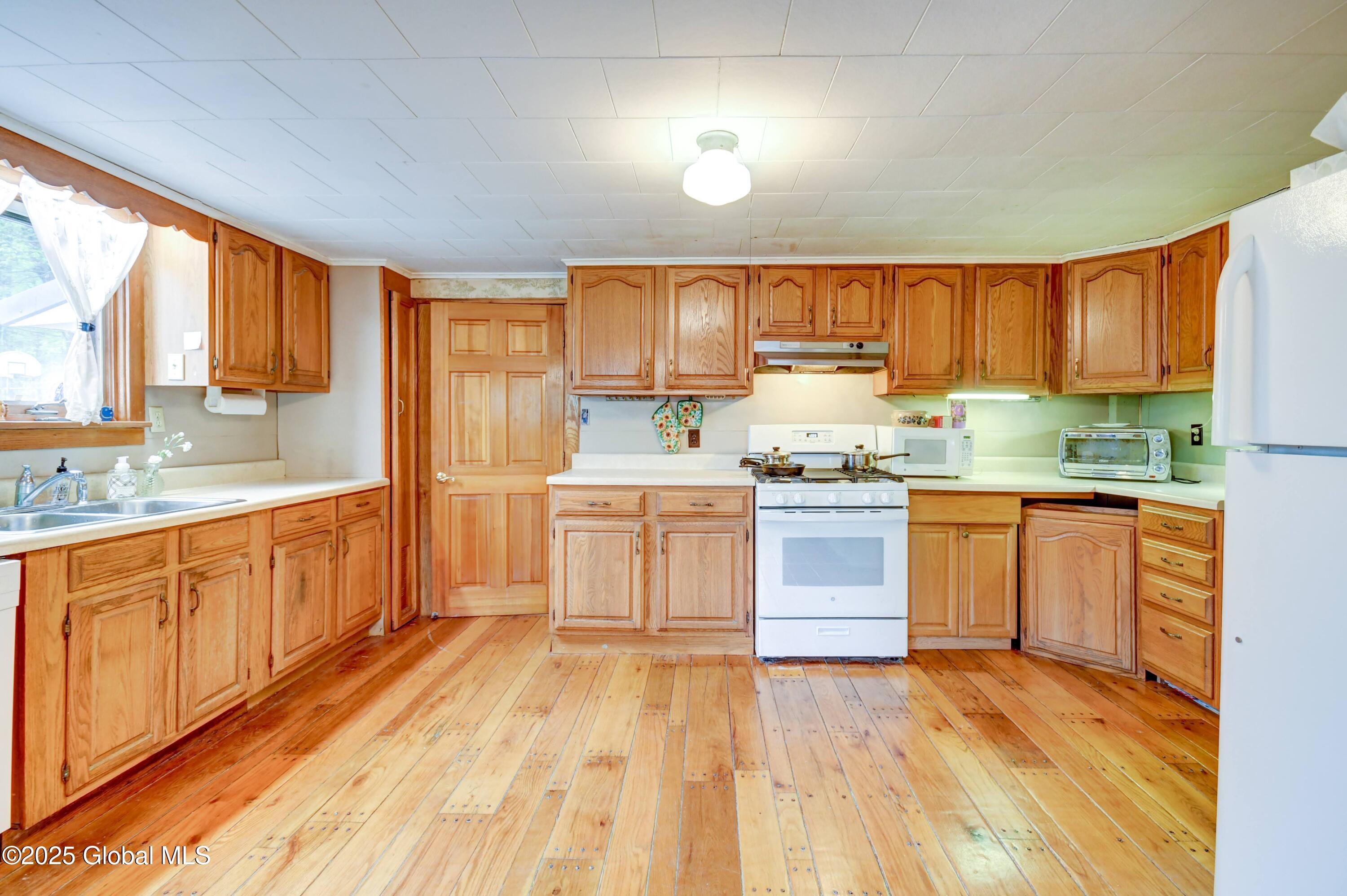 19 Maple Street, Broadalbin, New York image 6