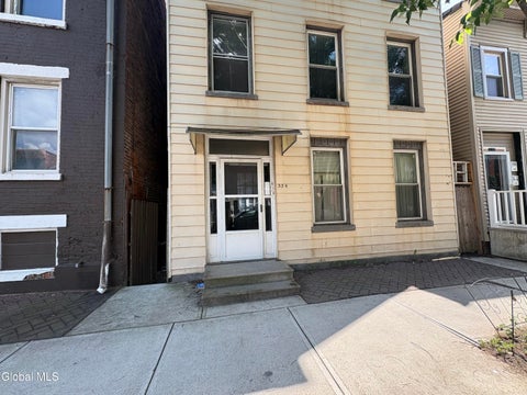 Apartment For Rent - 334 4th Street #2<br/> Rensselaer County, Troy, NY 12180