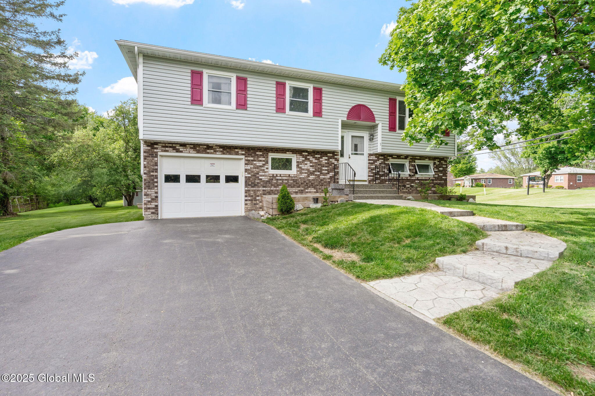 5 Fairlawn Drive, Selkirk, New York image 1