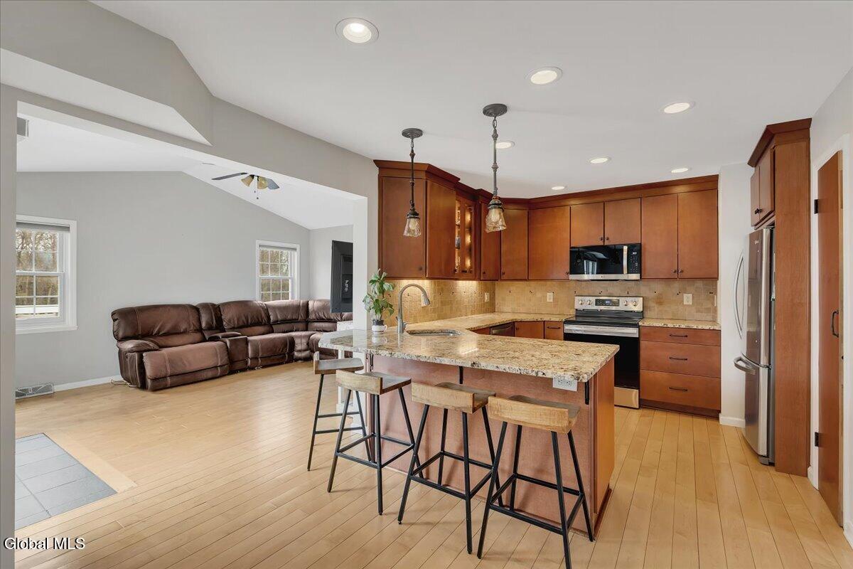 128 Horizon Boulevard