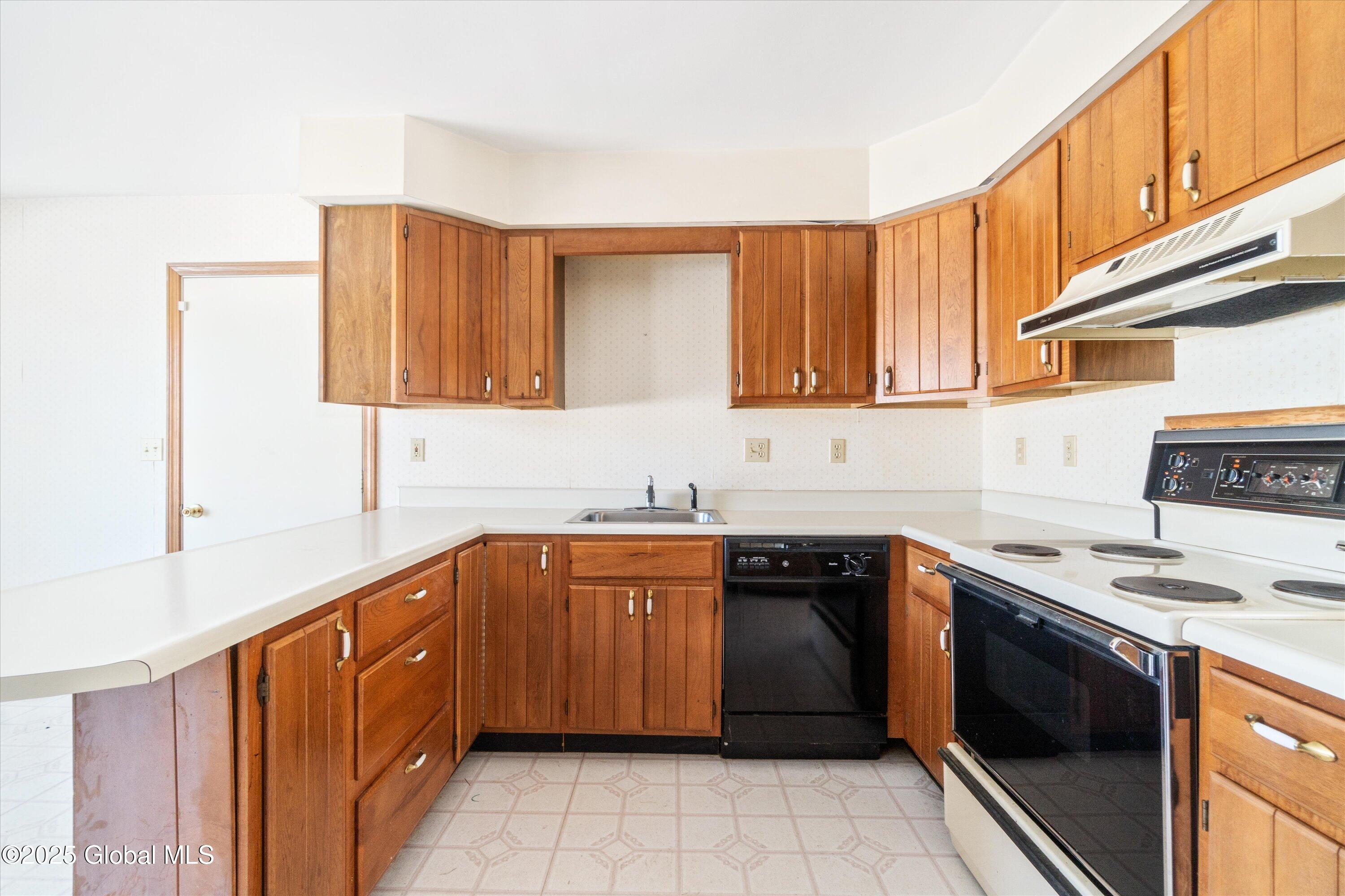 25 Raven Way, Cossayuna, New York image 15