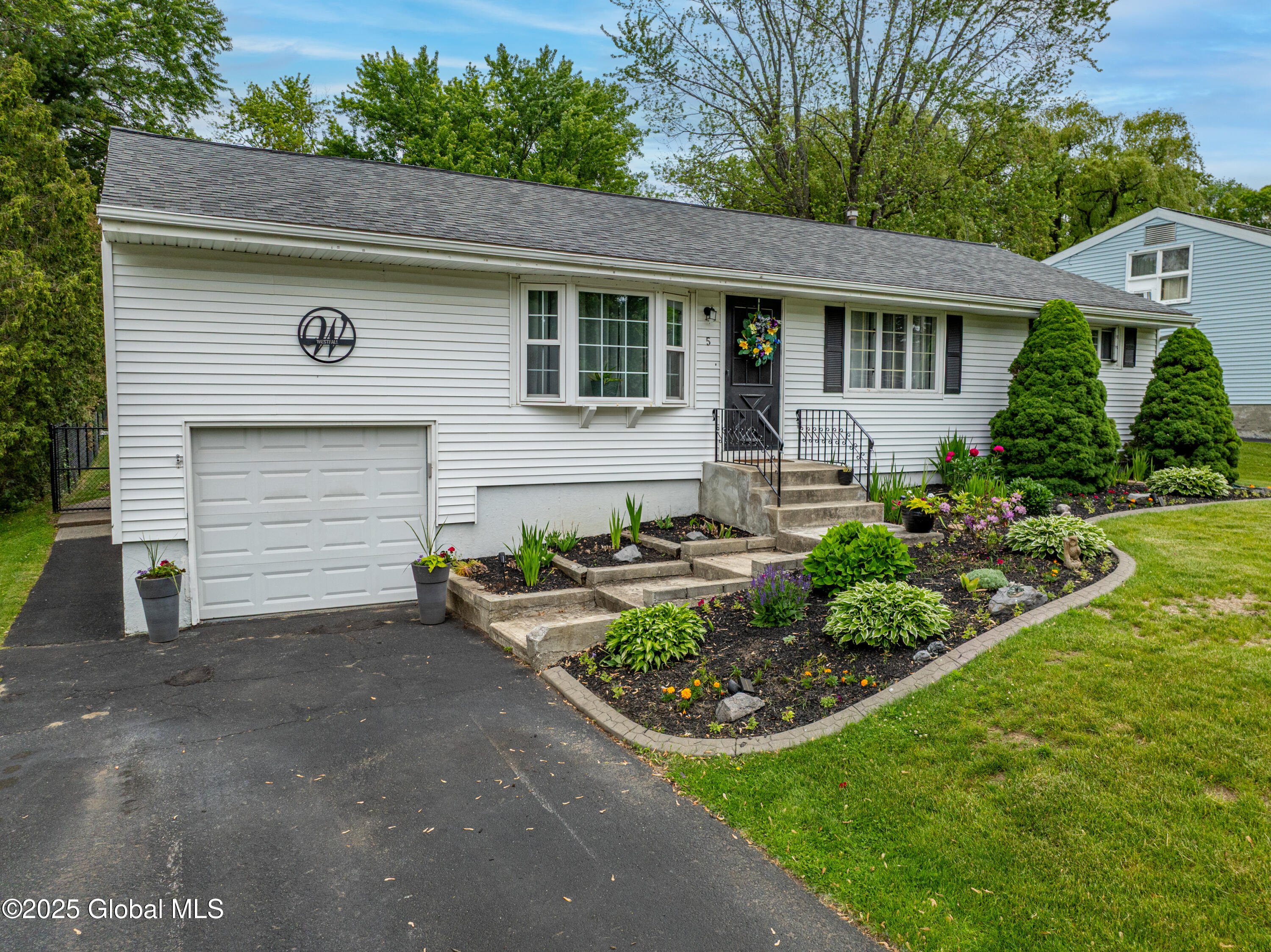 5 Colleen Drive, Loudonville, New York image 36
