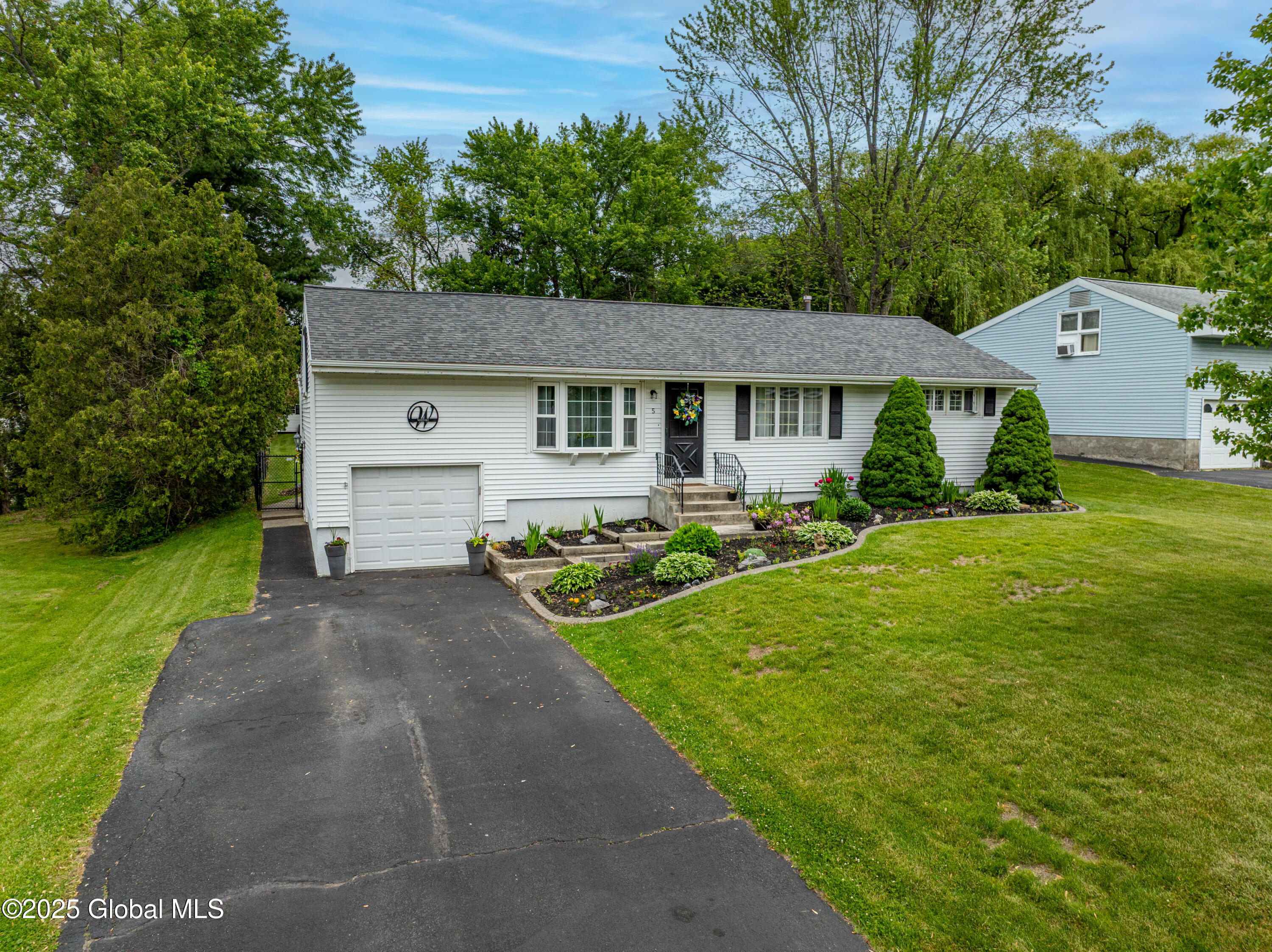 5 Colleen Drive, Loudonville, New York image 3