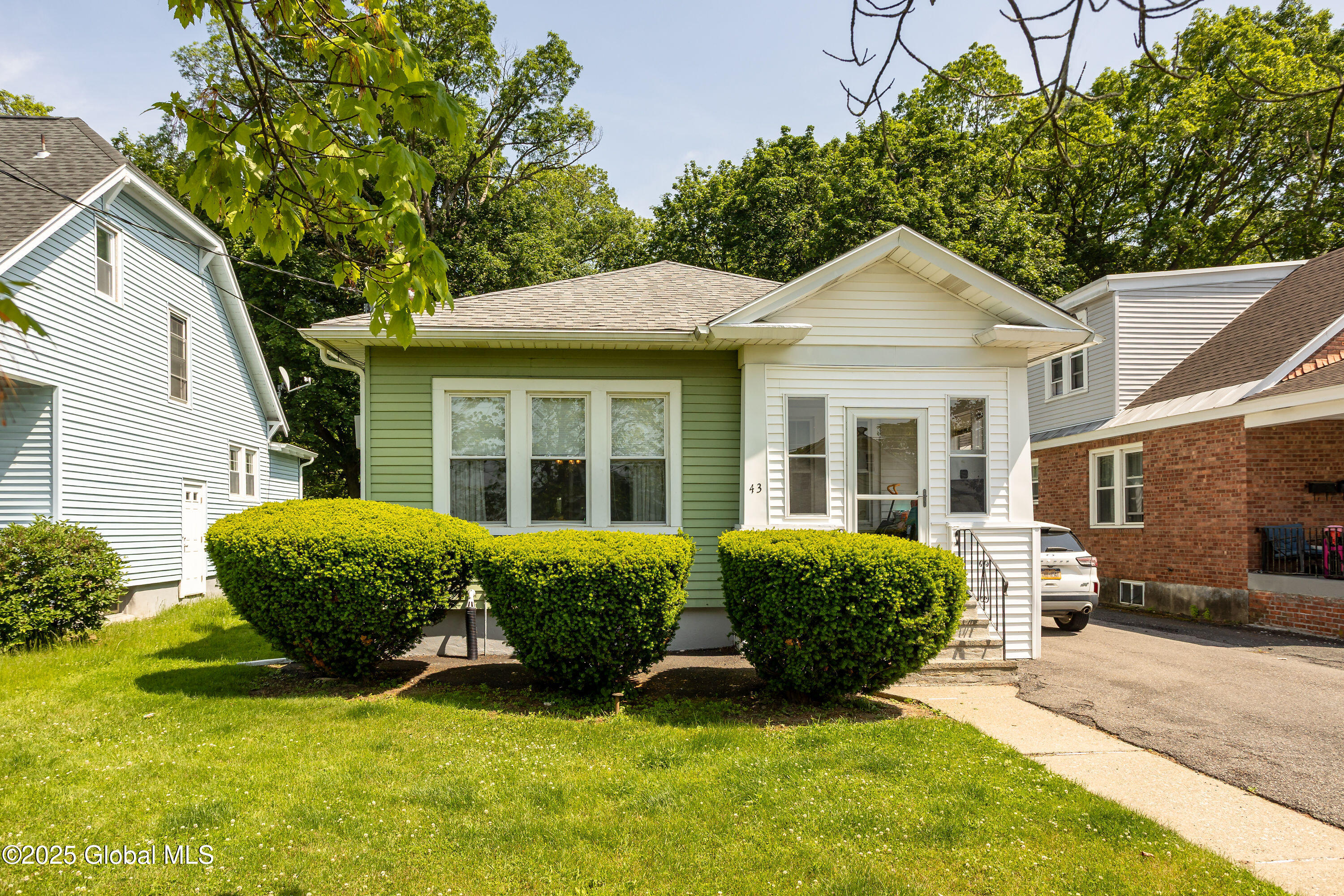 43 Holmes Court, Albany, New York image 1