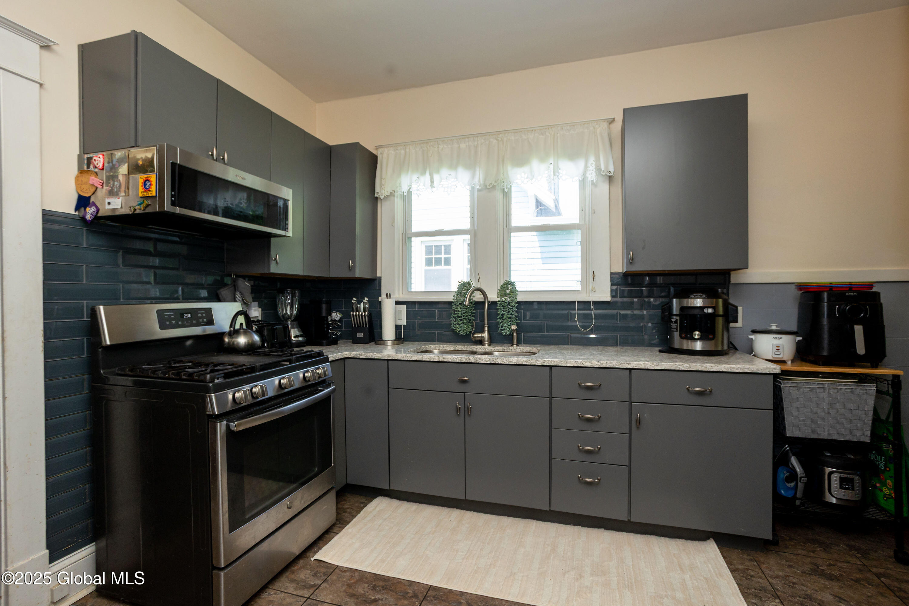 43 Holmes Court, Albany, New York image 10