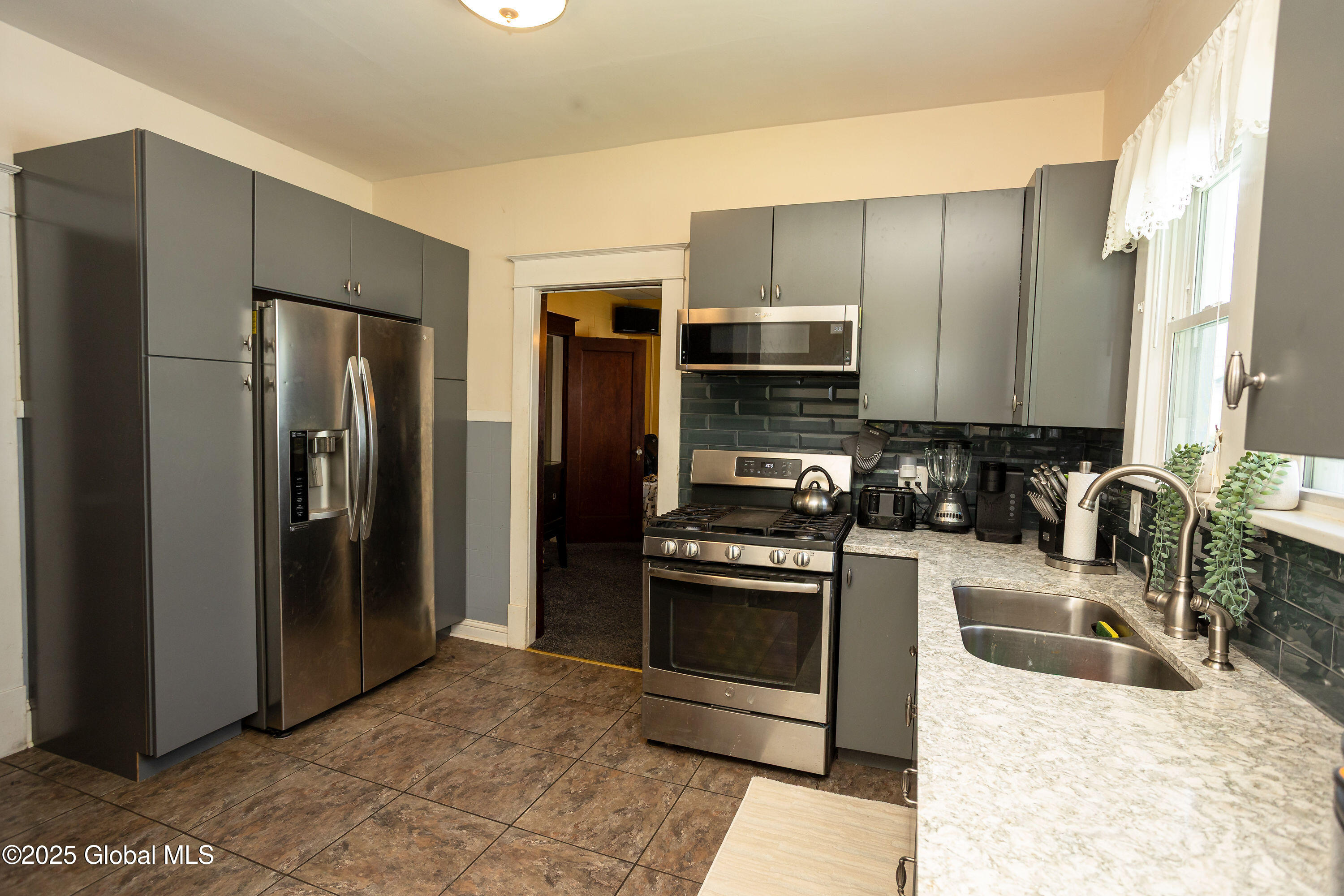 43 Holmes Court, Albany, New York image 9