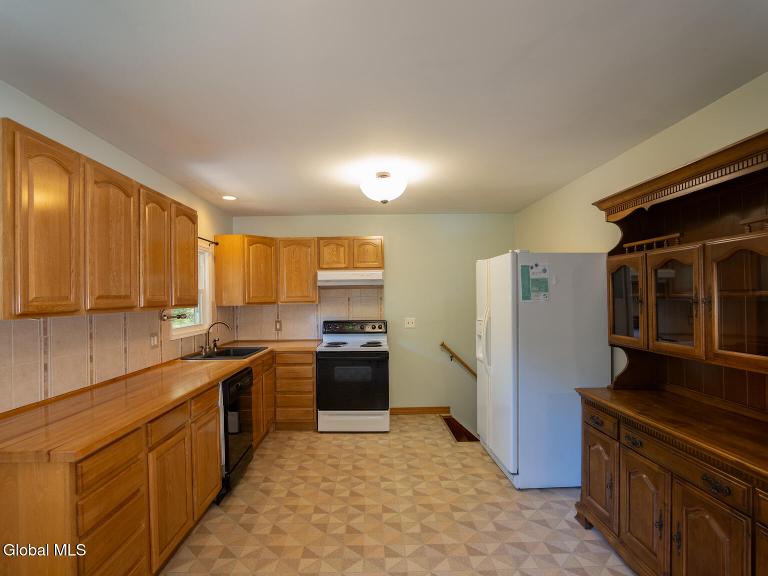 Schenectady, New York 12303, United States, 3 Bedrooms Bedrooms, ,1 BathroomBathrooms,Residential,Contingent,185980