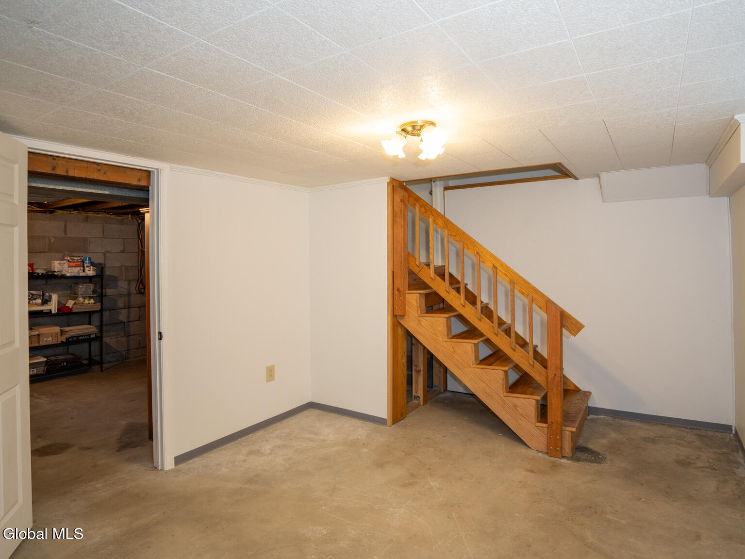 Schenectady, New York 12303, United States, 3 Bedrooms Bedrooms, ,1 BathroomBathrooms,Residential,Contingent,185980