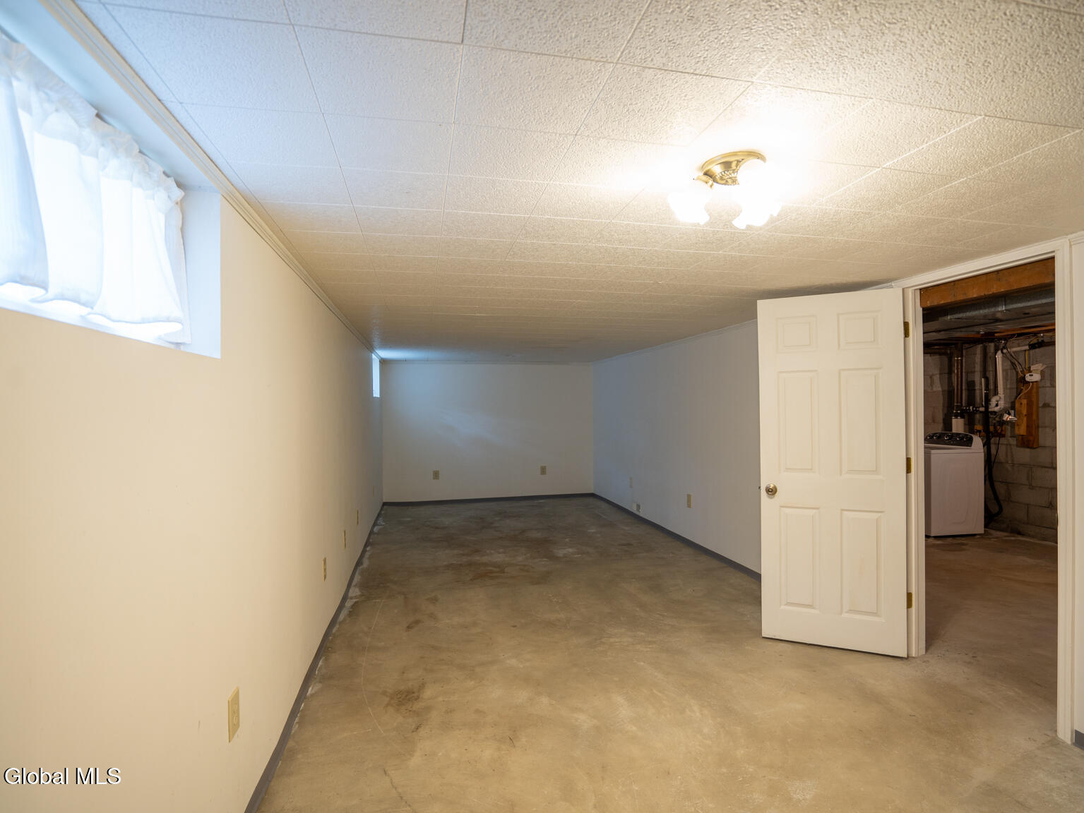 Schenectady, New York 12303, United States, 3 Bedrooms Bedrooms, ,1 BathroomBathrooms,Residential,Contingent,185980