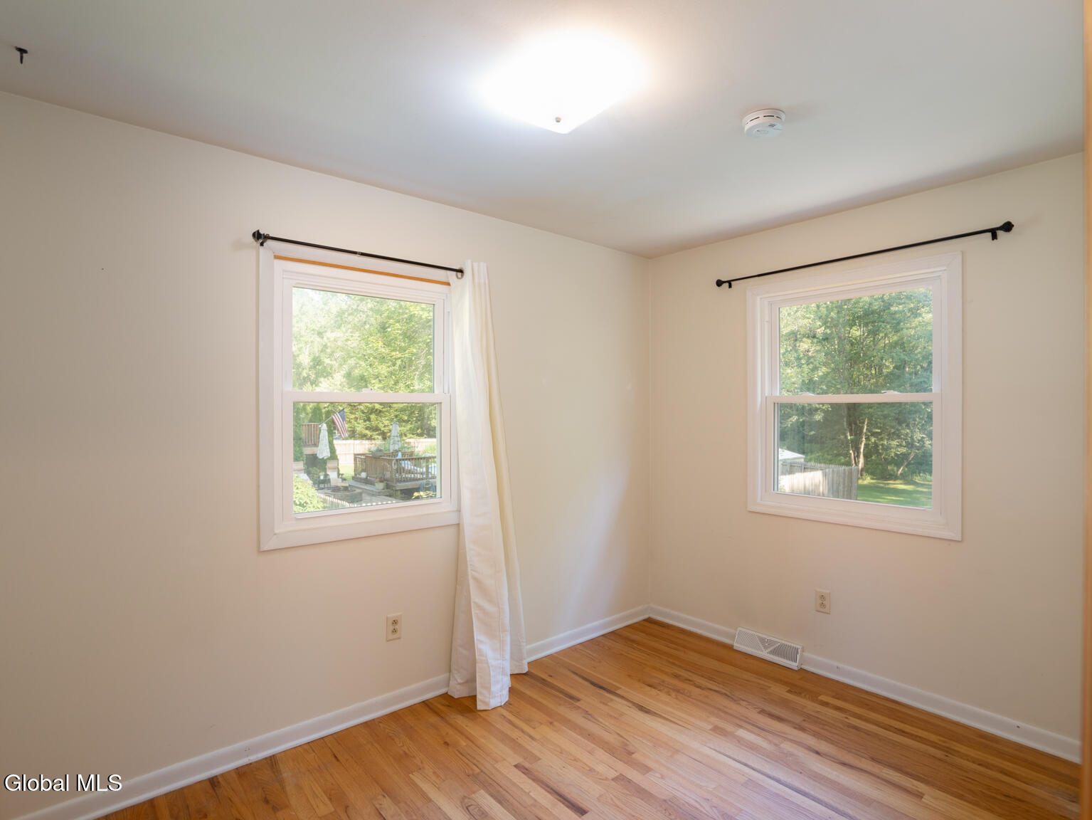 Schenectady, New York 12303, United States, 3 Bedrooms Bedrooms, ,1 BathroomBathrooms,Residential,Contingent,185980