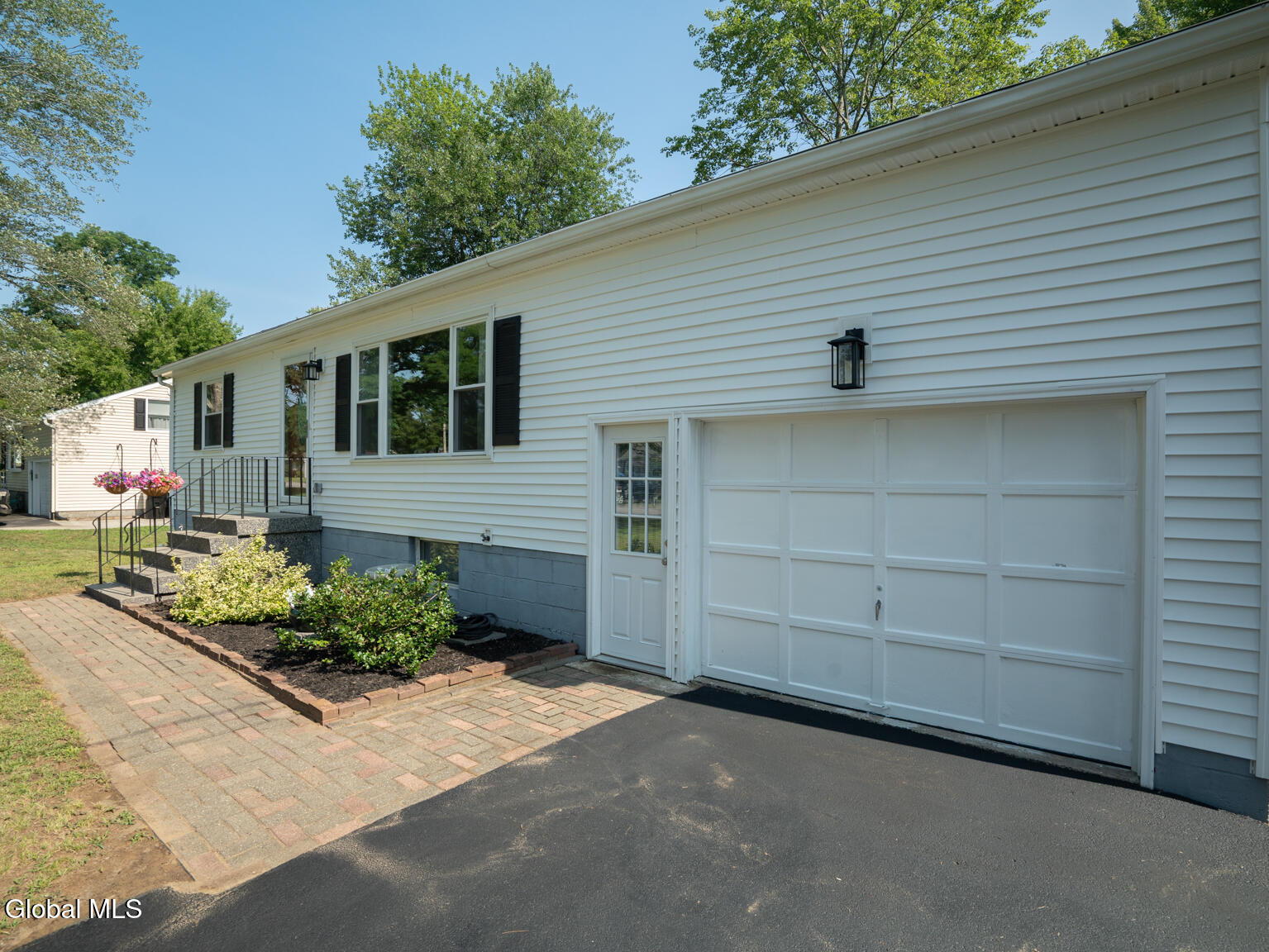 Schenectady, New York 12303, United States, 3 Bedrooms Bedrooms, ,1 BathroomBathrooms,Residential,Contingent,185980