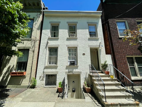 Apartment For Rent - 155 Chestnut Street #GARDEN APT<br/> Albany, NY 12210