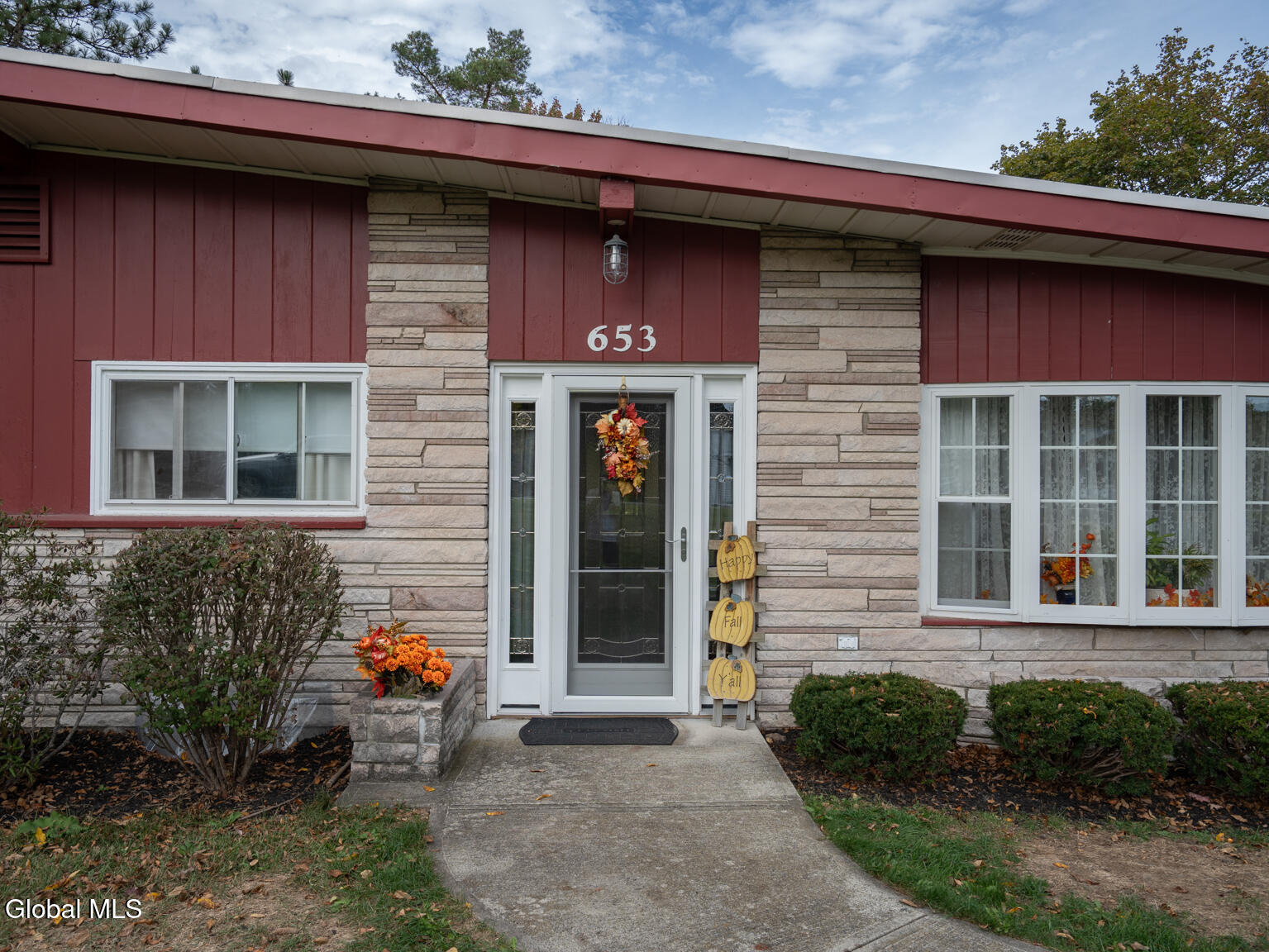 Troy, New York 12180, United States, 3 Bedrooms Bedrooms, ,2 BathroomsBathrooms,Residential,Active,227201