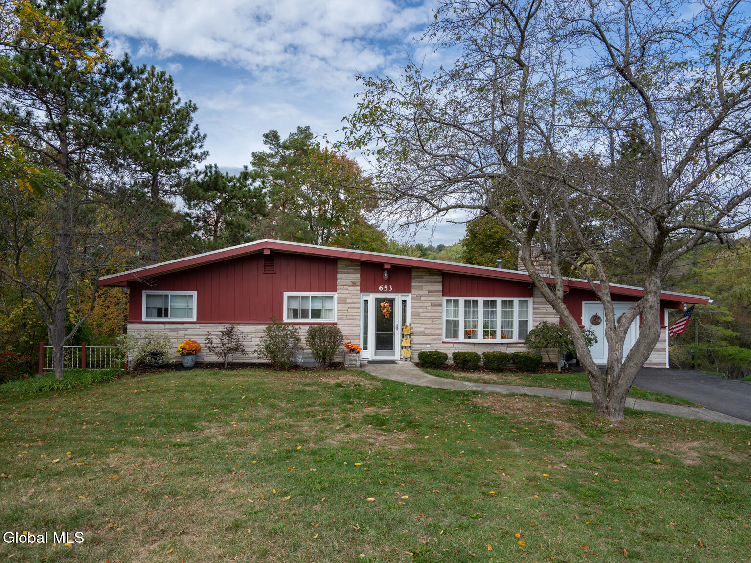 Troy, New York 12180, United States, 3 Bedrooms Bedrooms, ,2 BathroomsBathrooms,Residential,Active,227201