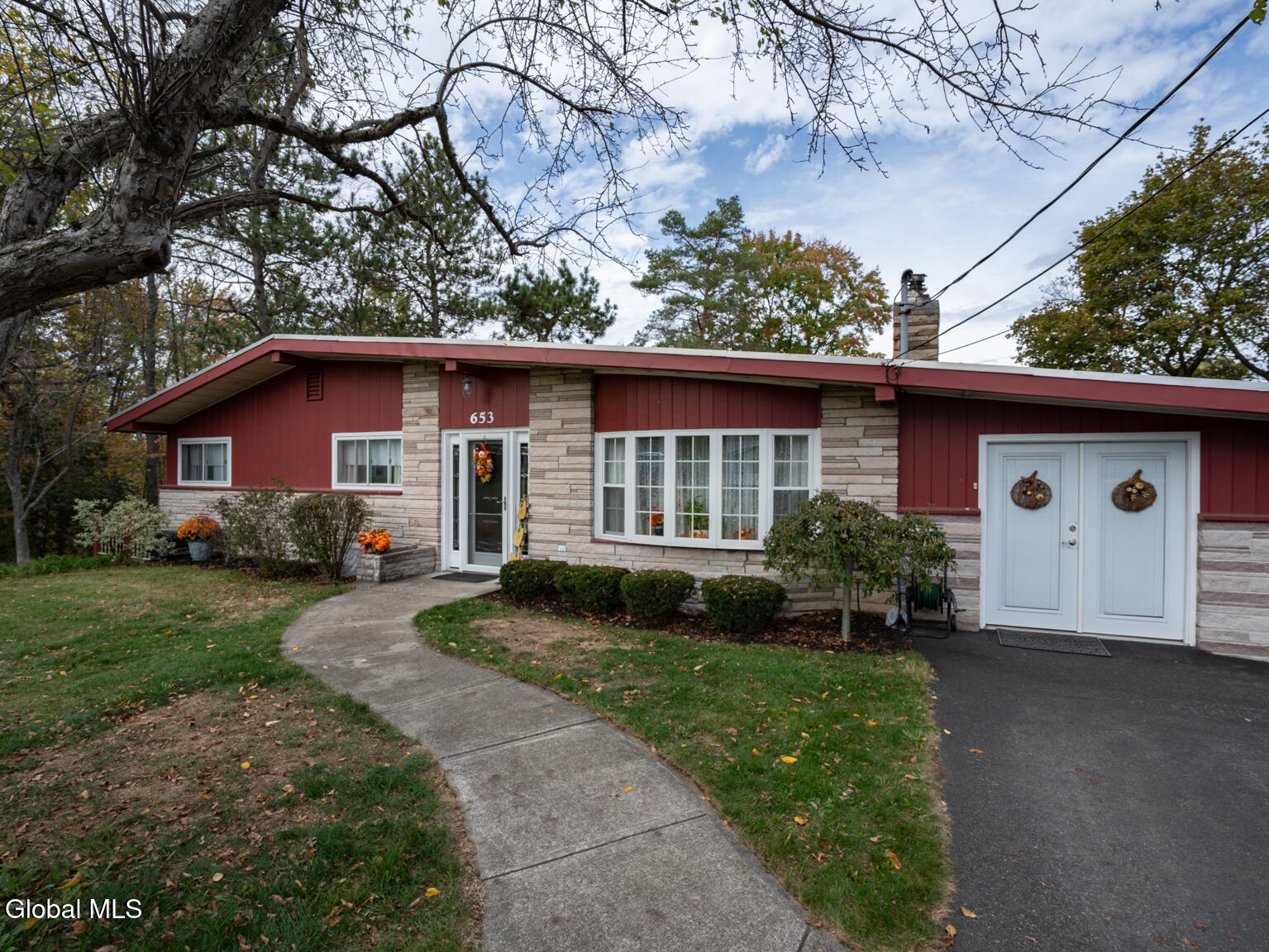 Troy, New York 12180, United States, 3 Bedrooms Bedrooms, ,2 BathroomsBathrooms,Residential,Active,227201