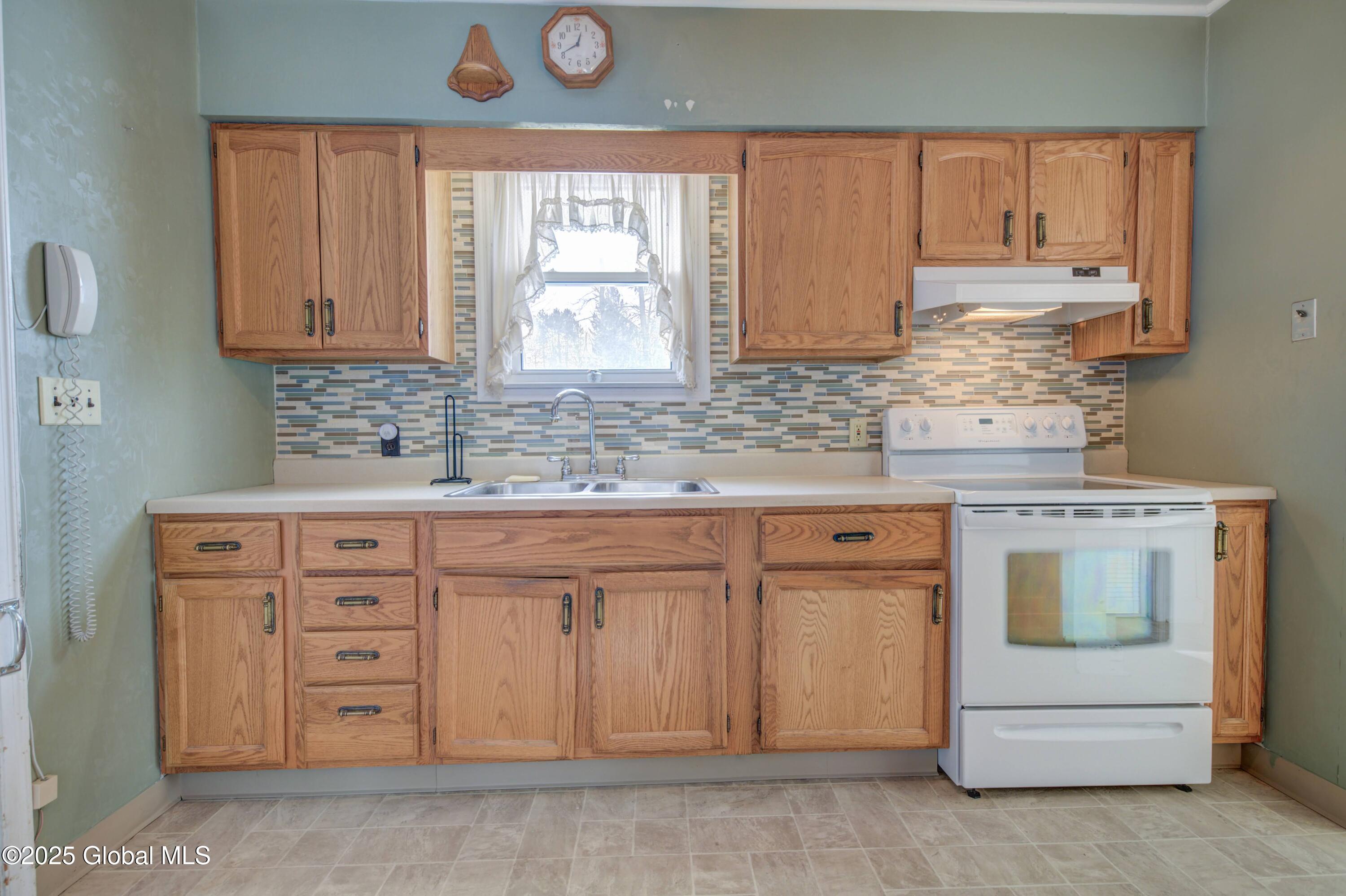 40 Newman Street, Gloversville, New York image 3
