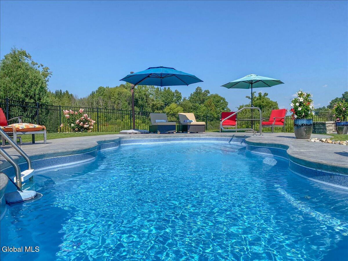 7 Rolling Hills Drive