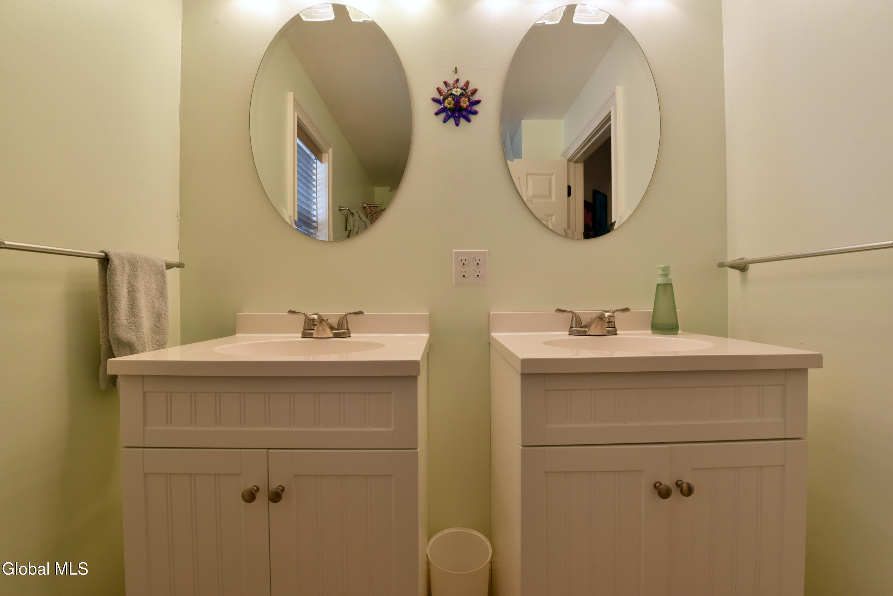 Saratoga Springs, New York 12866, United States, 3 Bedrooms Bedrooms, ,3 BathroomsBathrooms,Residential,Active,257506