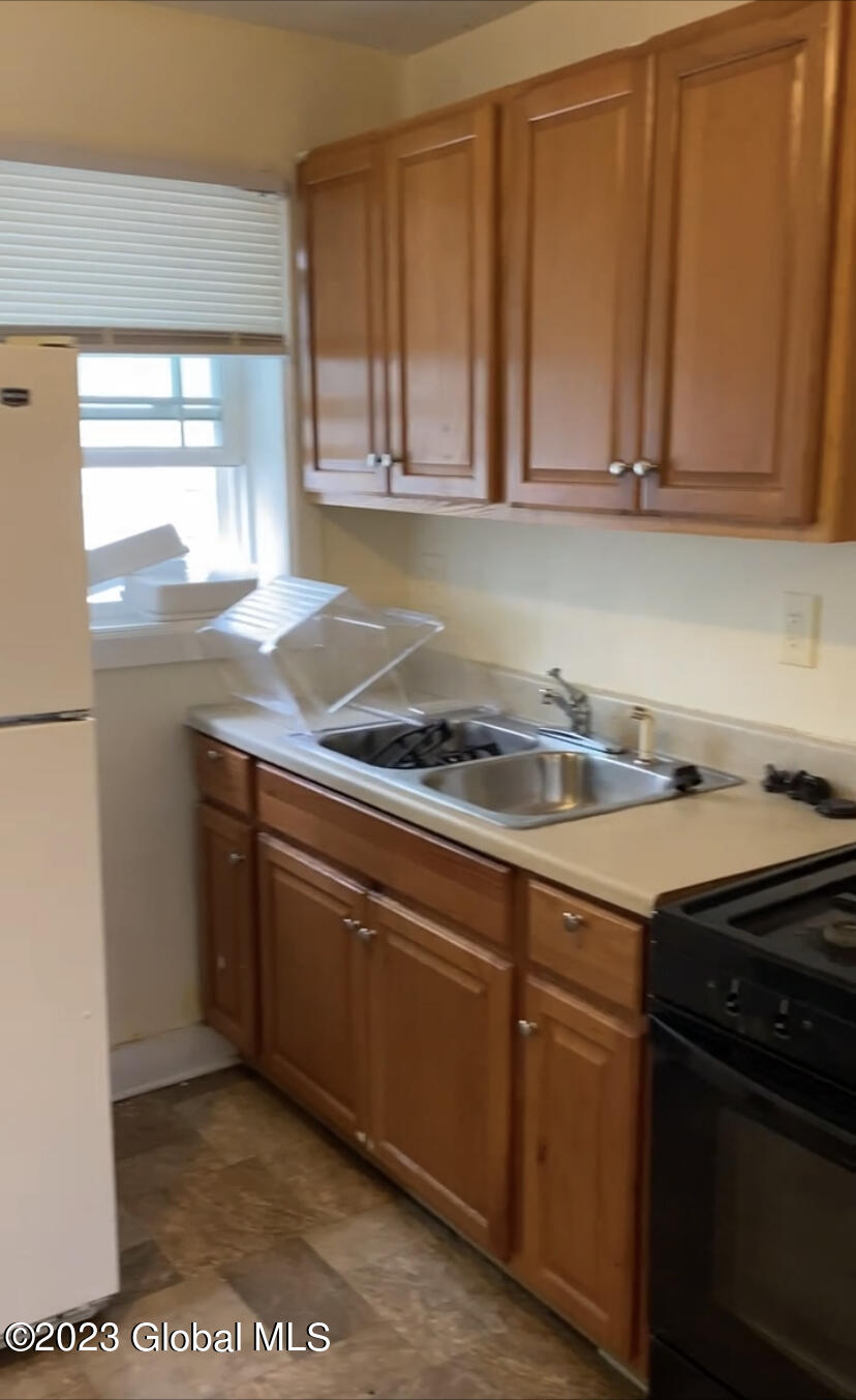 Schenectady, New York 12308, United States, 4 Bedrooms Bedrooms, ,2 BathroomsBathrooms,Residential,Active,48505