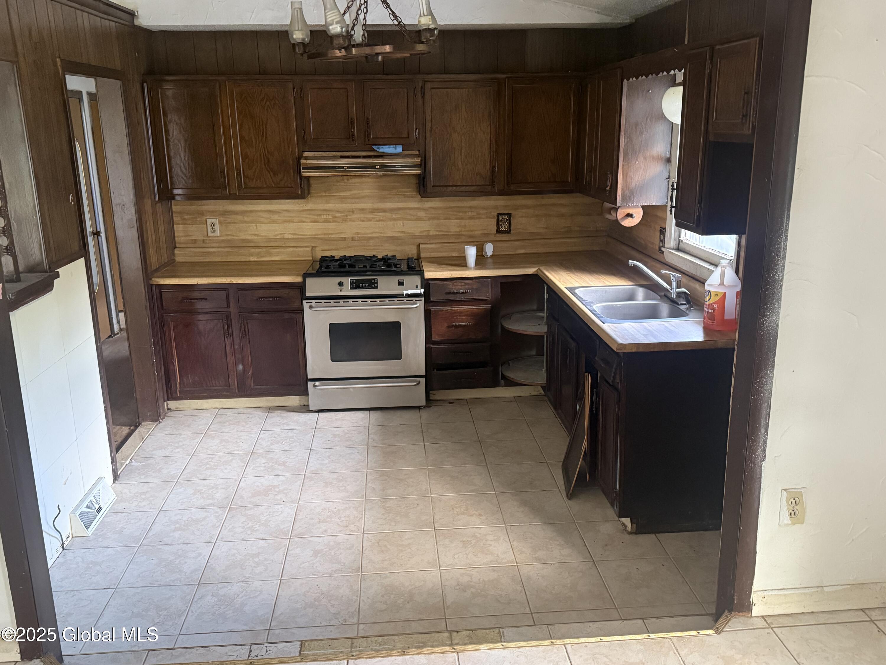63 Ormond Street, Albany, New York image 41