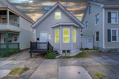 Photo of 747 Eastern Avenue, Schenectady, NY 12308 (MLS # 202518543)
