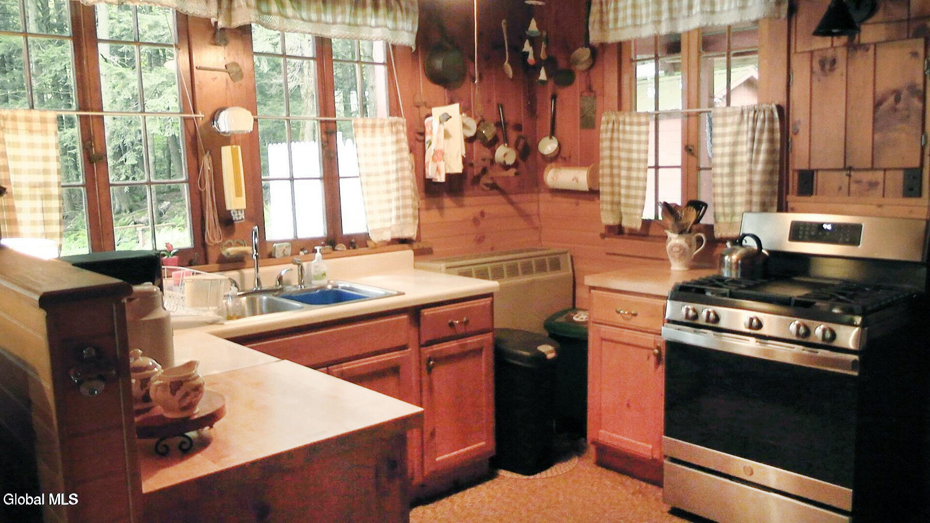 Caroga Lake, New York 12032, United States, 5 Bedrooms Bedrooms, ,3 BathroomsBathrooms,Residential,Active,212023