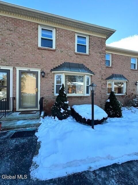 Photo of 148 Williamsburg Court, Albany, NY 12203 (MLS # 202529907)