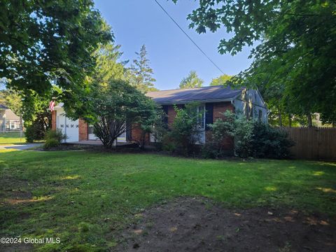 Photo of 21 Foxhall Drive, Saratoga Springs, NY 12866 (MLS # 202424434)
