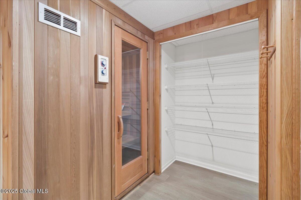 209 Menlo Park Road, Niskayuna, New York image 35