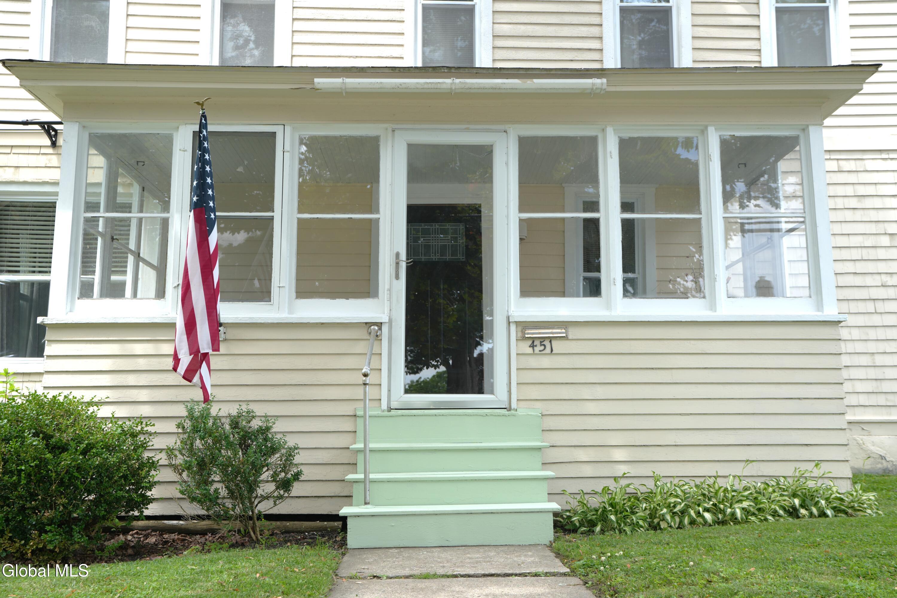 451 N Perry Street