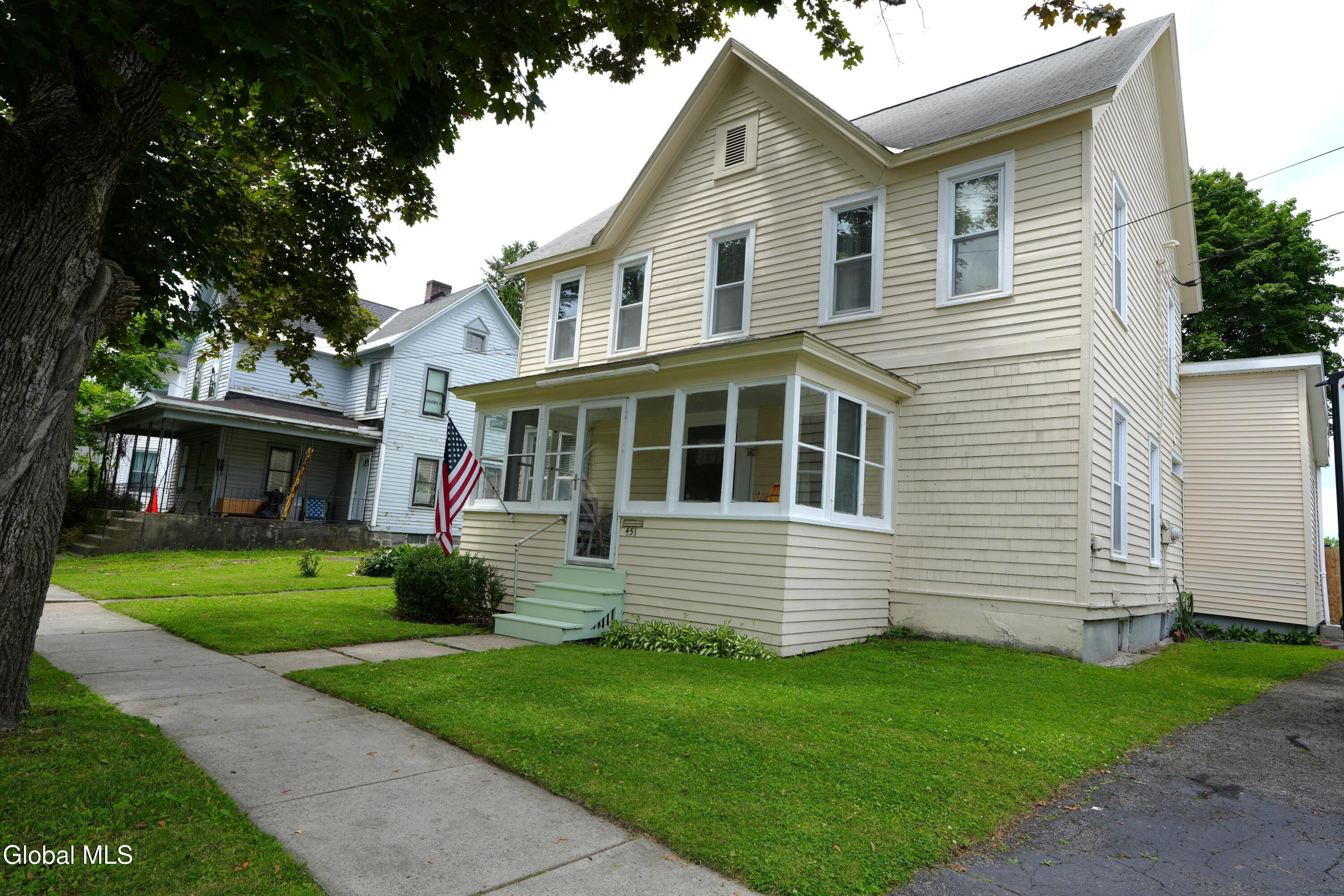 451 N Perry Street
