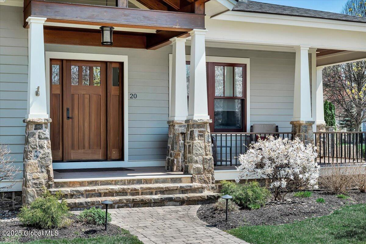 20 Oak Ridge Boulevard, Saratoga Springs, New York image 4