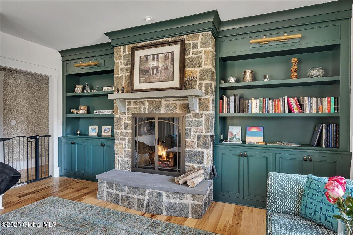 20 Oak Ridge Boulevard, Saratoga Springs, New York image 9