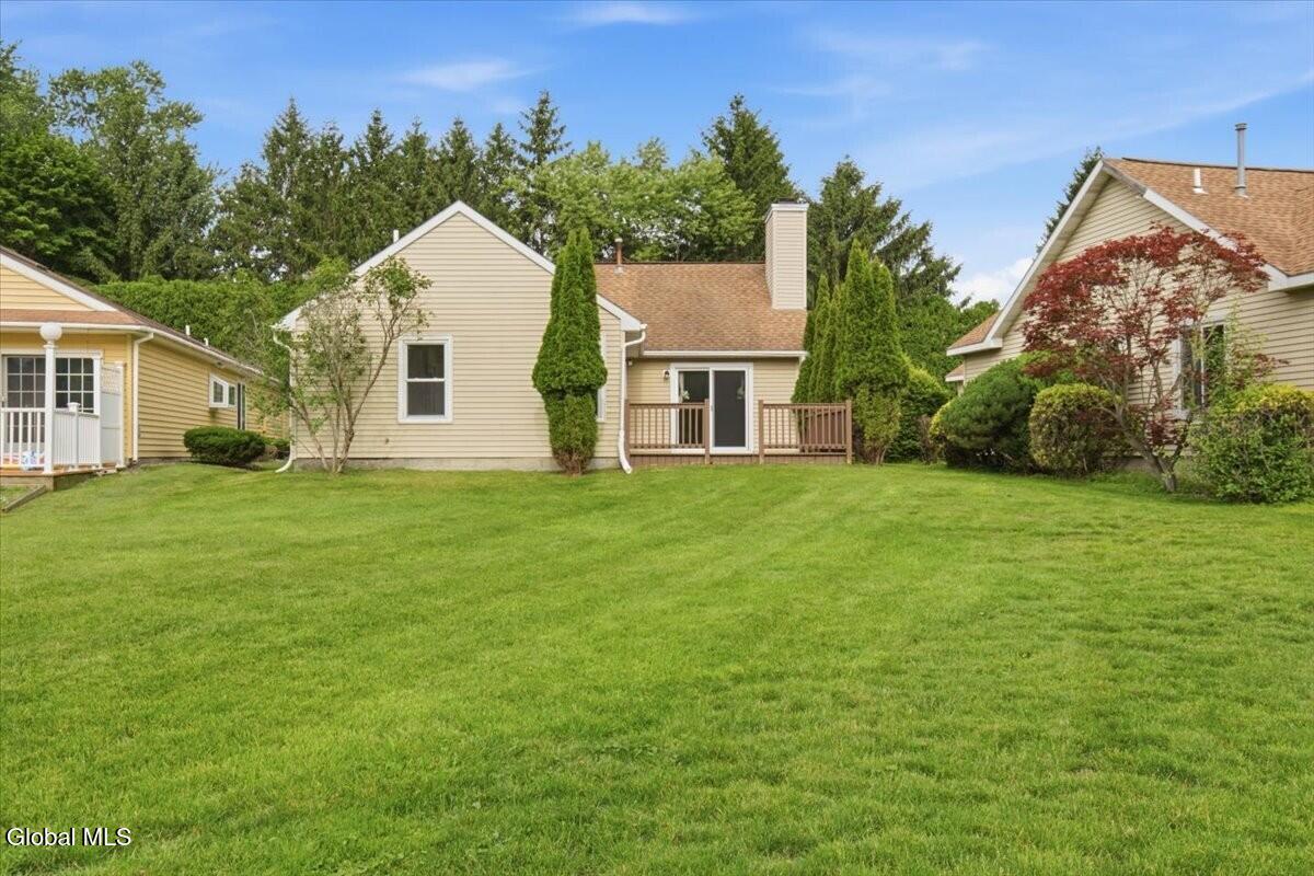 24 Loudonwood East