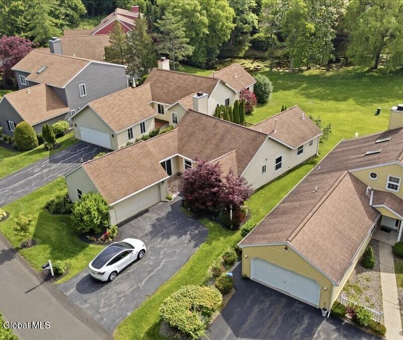 24 Loudonwood East