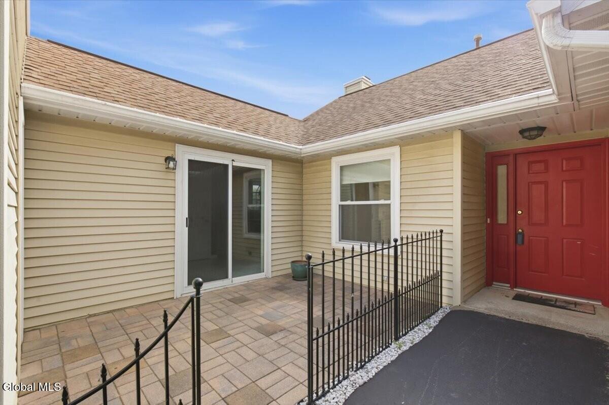 24 Loudonwood East