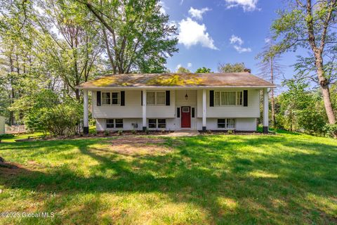 Photo of 1 Laurie Lane, Saratoga Springs, NY 12866 (MLS # 202614838)