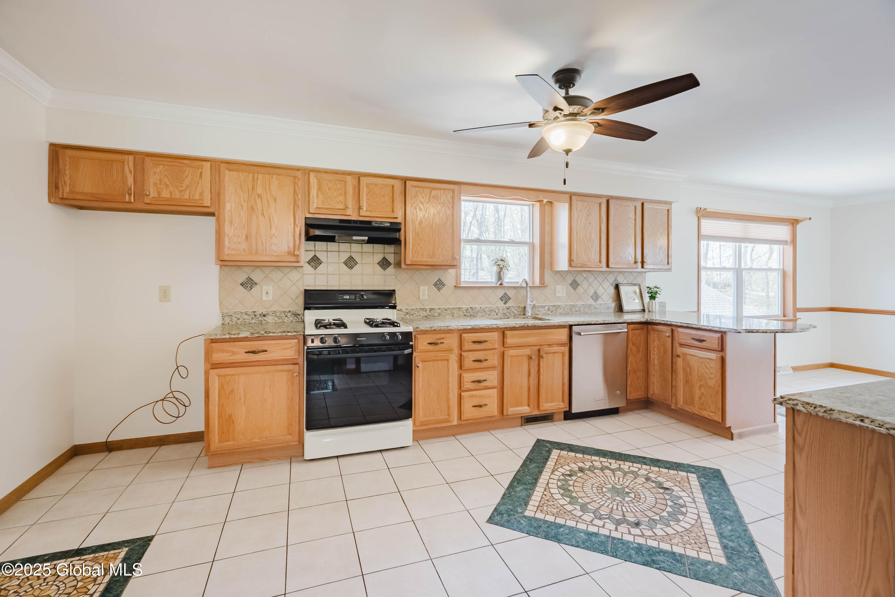22 Crestwood Lane, Troy, New York image 8