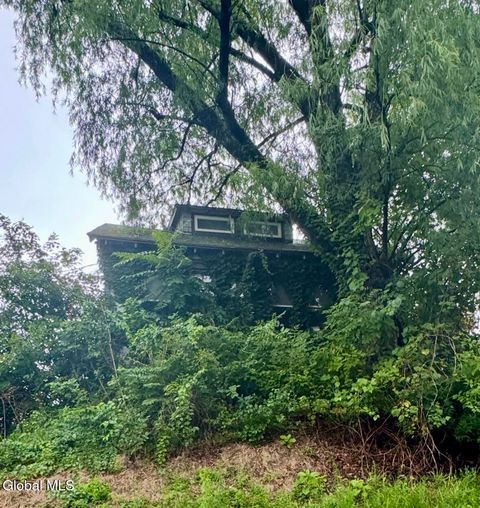 Photo of 1498 2nd Street, Rensselaer, NY 12144 (MLS # 202524390) Photo of 1498 2nd Street, Rensselaer, NY 12144 (MLS # 202524390)