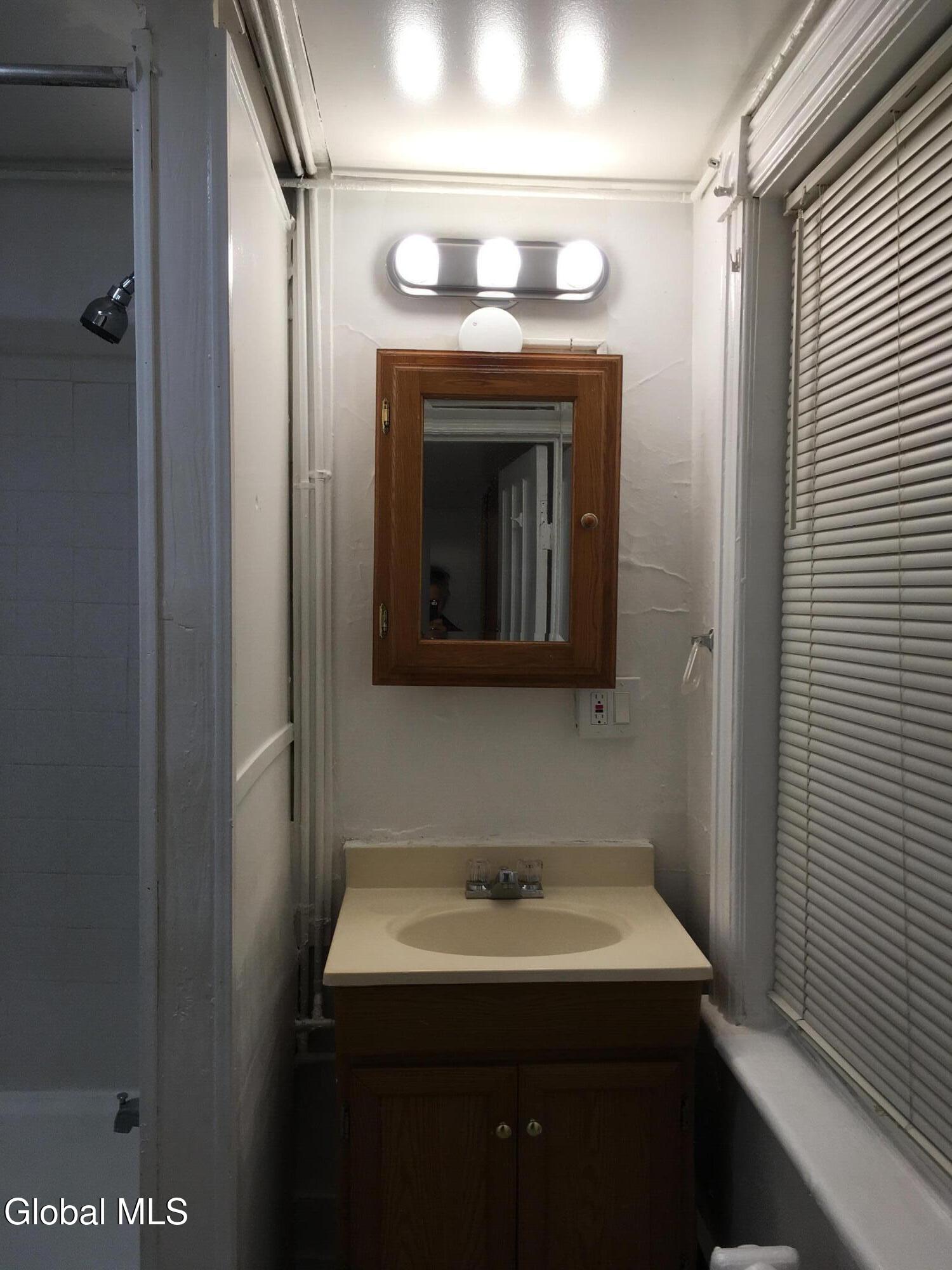 Albany, New York 12203, United States, 6 Bedrooms Bedrooms, ,3 BathroomsBathrooms,Residential,Active,229604