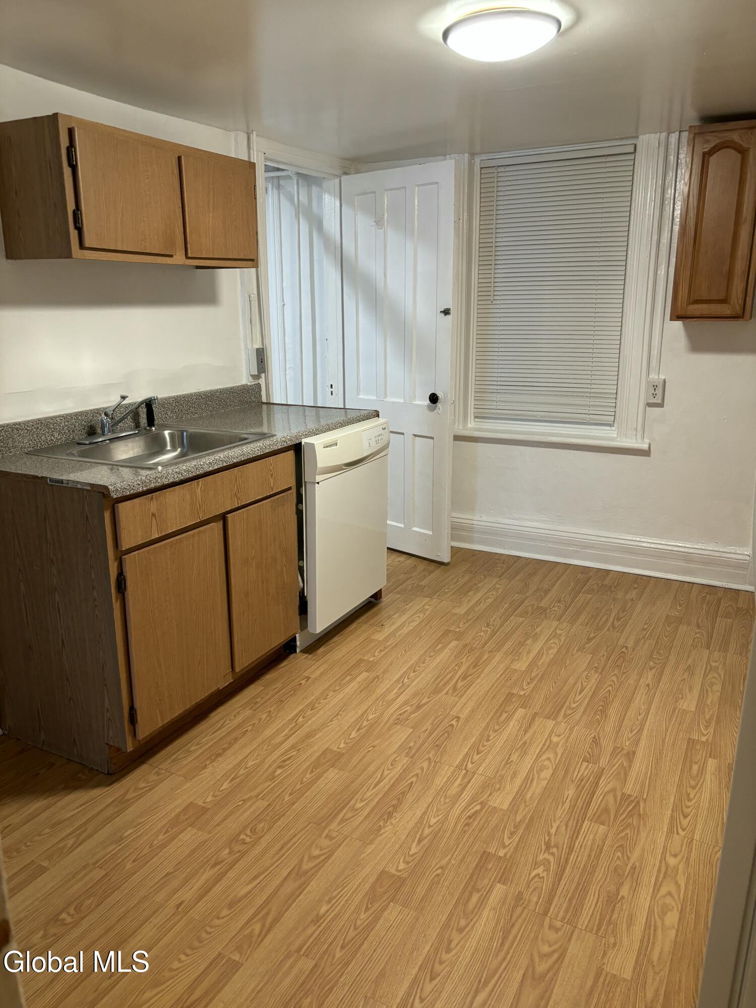 Albany, New York 12203, United States, 6 Bedrooms Bedrooms, ,3 BathroomsBathrooms,Residential,Active,229604