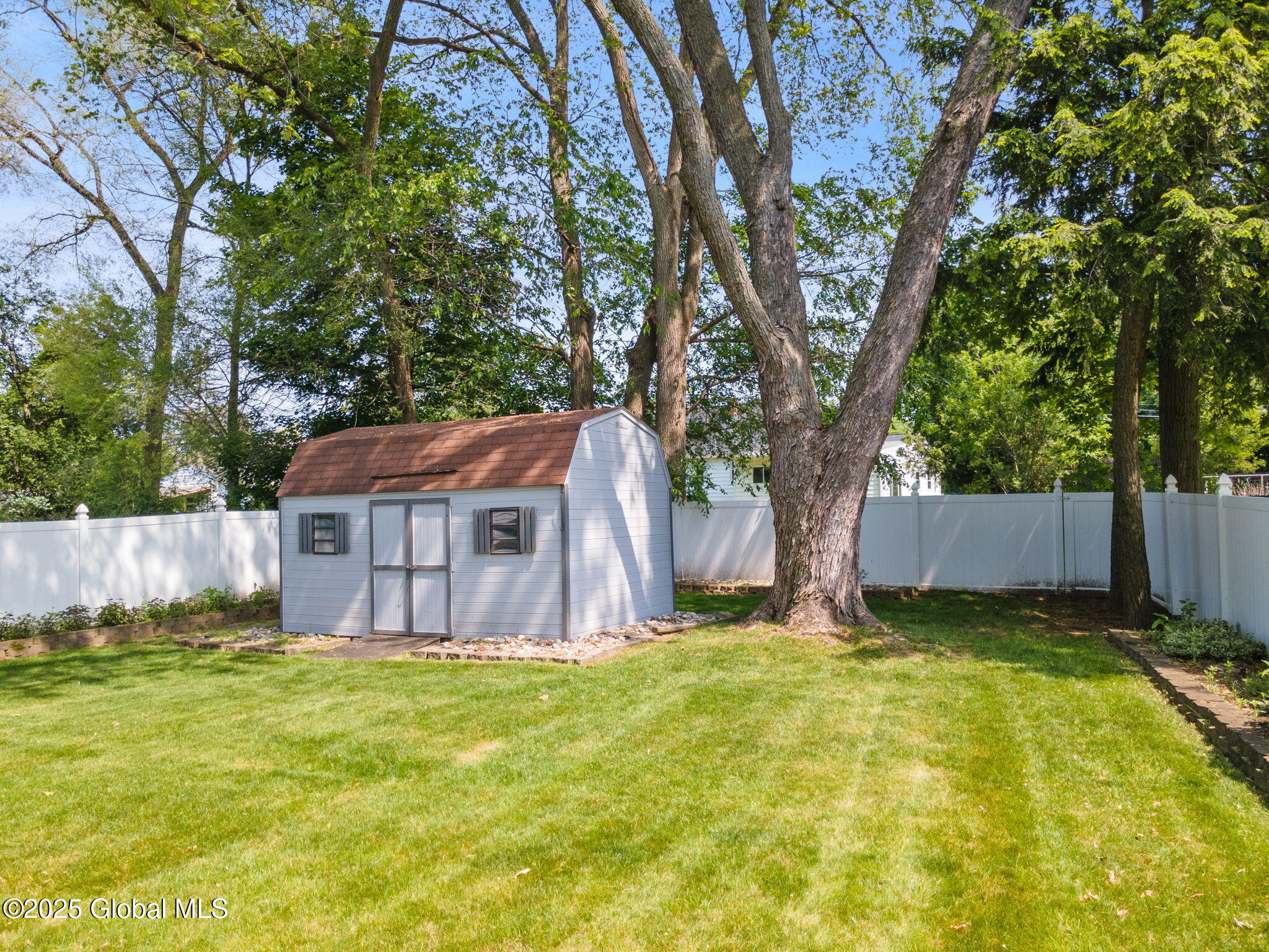 2016 Careleon Road, Schenectady, New York image 38