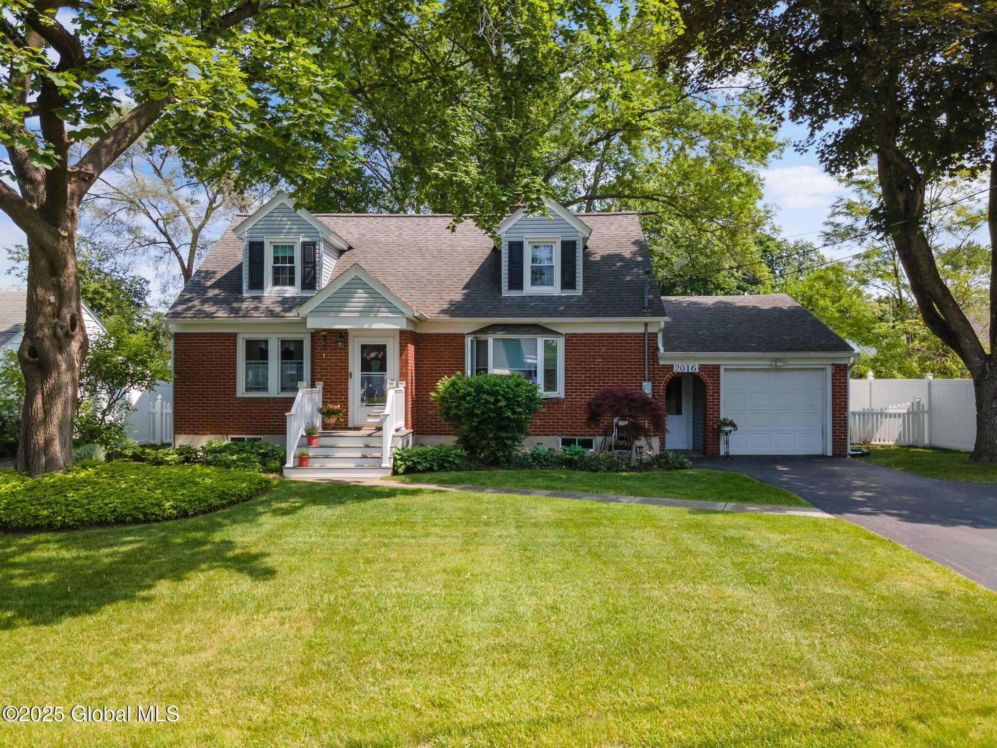 2016 Careleon Road, Schenectady, New York image 1