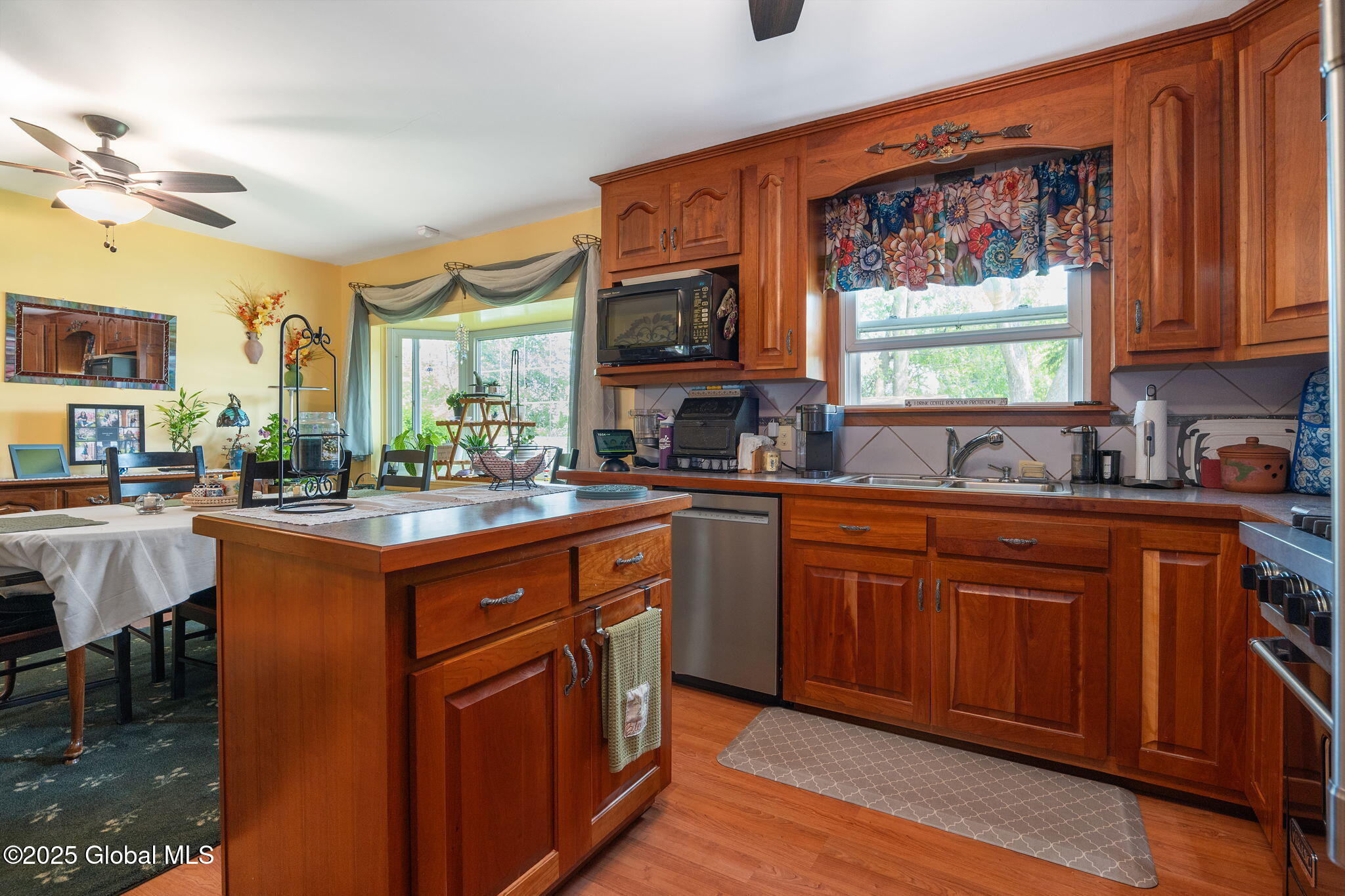 2016 Careleon Road, Schenectady, New York image 14