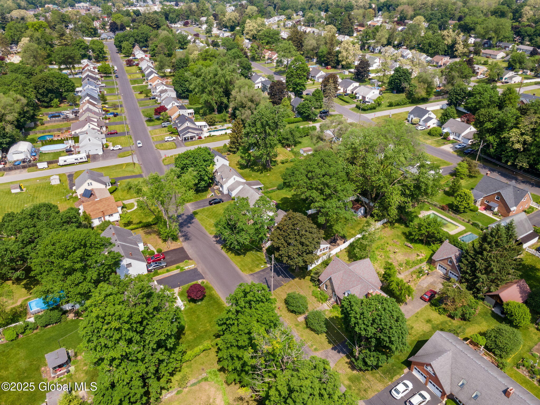 2016 Careleon Road, Schenectady, New York image 41