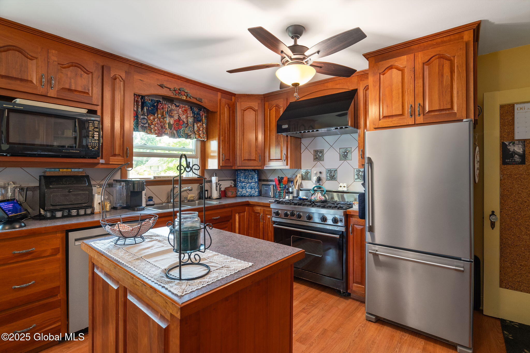 2016 Careleon Road, Schenectady, New York image 10