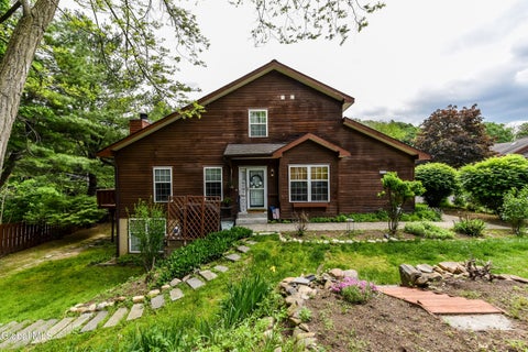Townhouse For Sale - 12 Tracey Court<br/> Rensselaer County, Troy, NY 12180