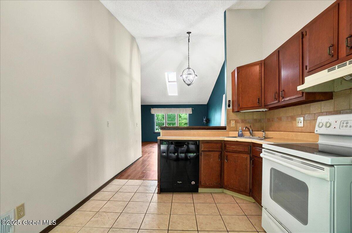 58 Westchester Drive, Clifton Park, New York image 12