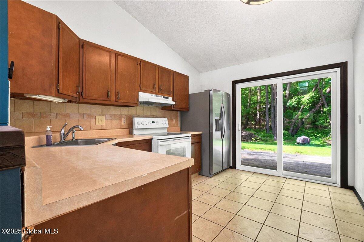 58 Westchester Drive, Clifton Park, New York image 9